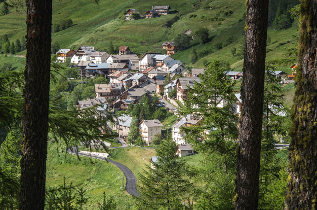 Le Roux village